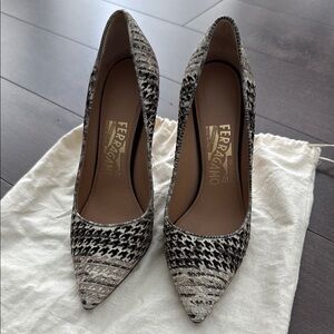 Salvatore Ferragamo Leather Printed Pumps